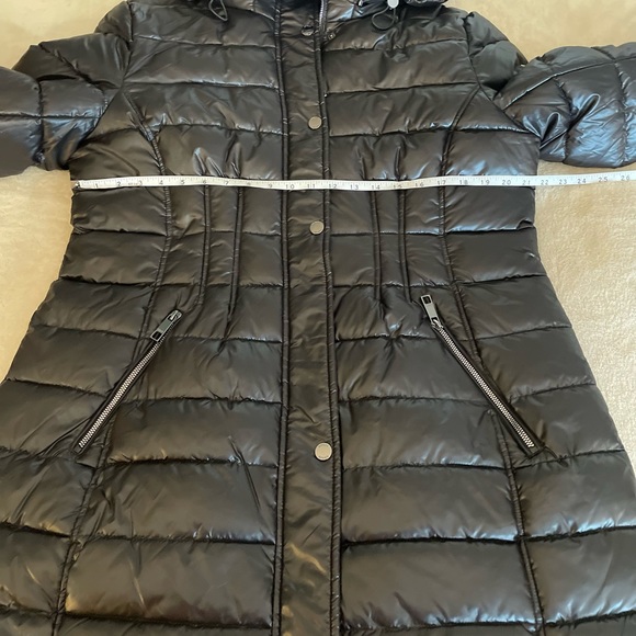 ***SOLD***Guess Channel Quilted Puffer Jacket - Size XL - Picture 12 of 16